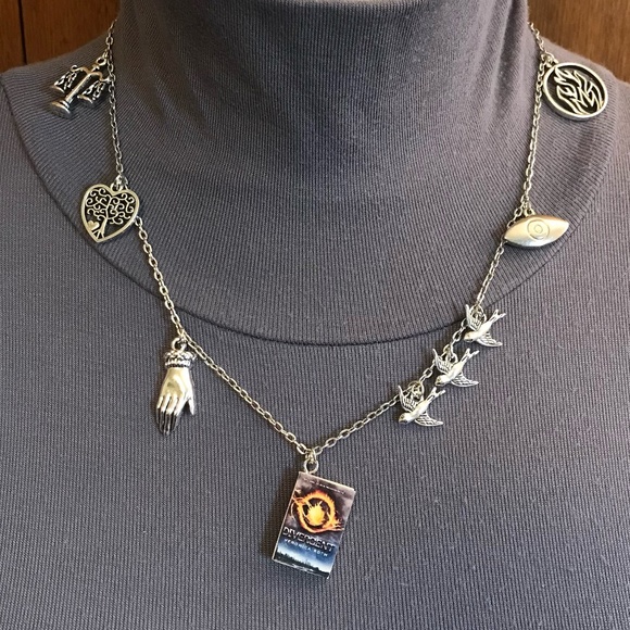Divergent by Veronica Roth Handmade Literature Necklace, Book Cover, 3 Birds - Picture 6 of 16